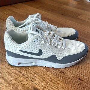 Nike Women Air Max Sneakers New size 8